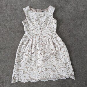 Vince Camuto Women's Ivory Floral Lace Extended Cap Pleated Dress Size 8